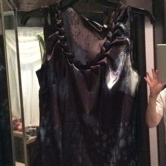 Tahari sleeveless top, side zipper, small, nwt - Picture 3 of 6